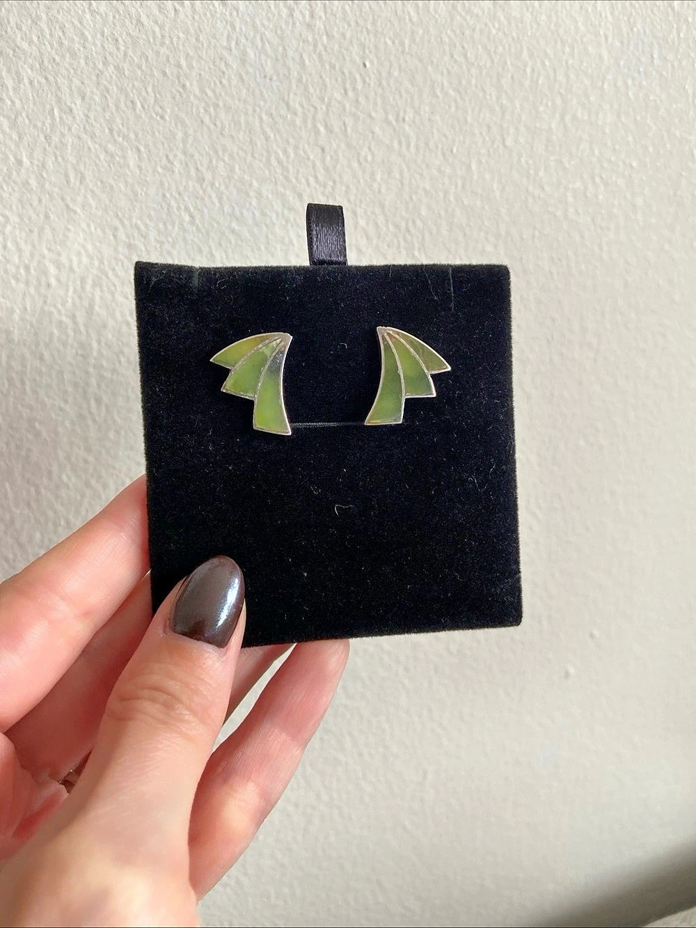 Vintage 1980s Era Art Deco Silver-tone Green Stone Stud Earrings Wing (925?)